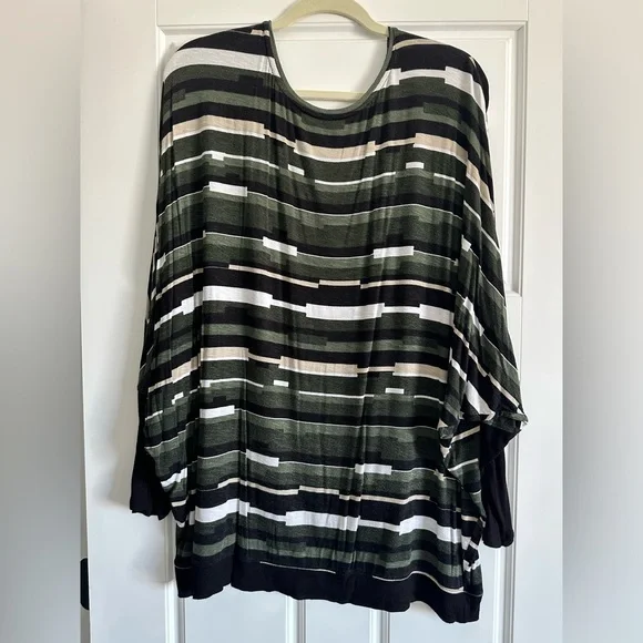 Lane Bryant women’s plus 22W/24W Olive and Black Patterned dolman sleeve top - Picture 4 of 10